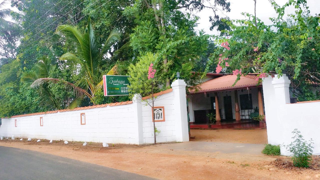 Saubagya Inn Anuradhapura Esterno foto