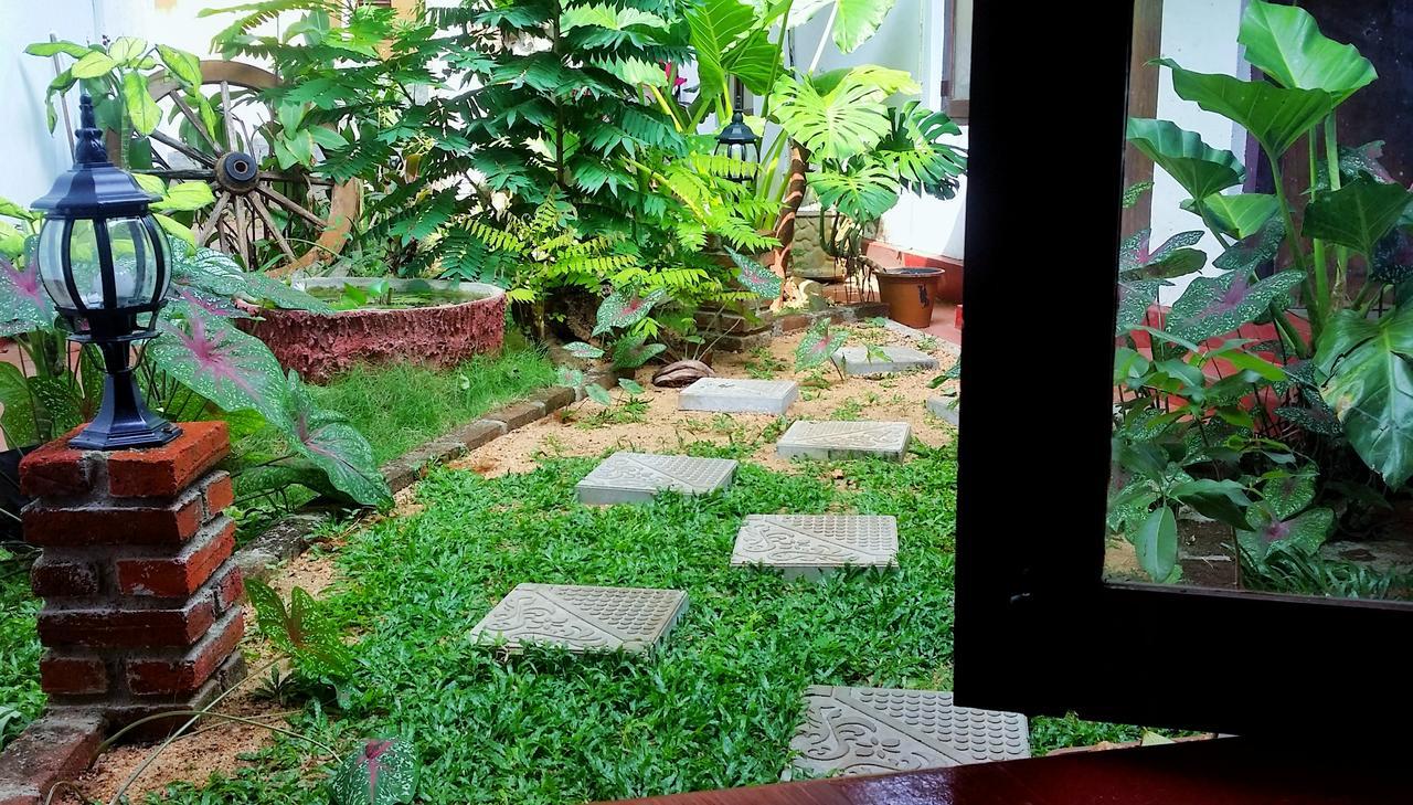 Saubagya Inn Anuradhapura Esterno foto