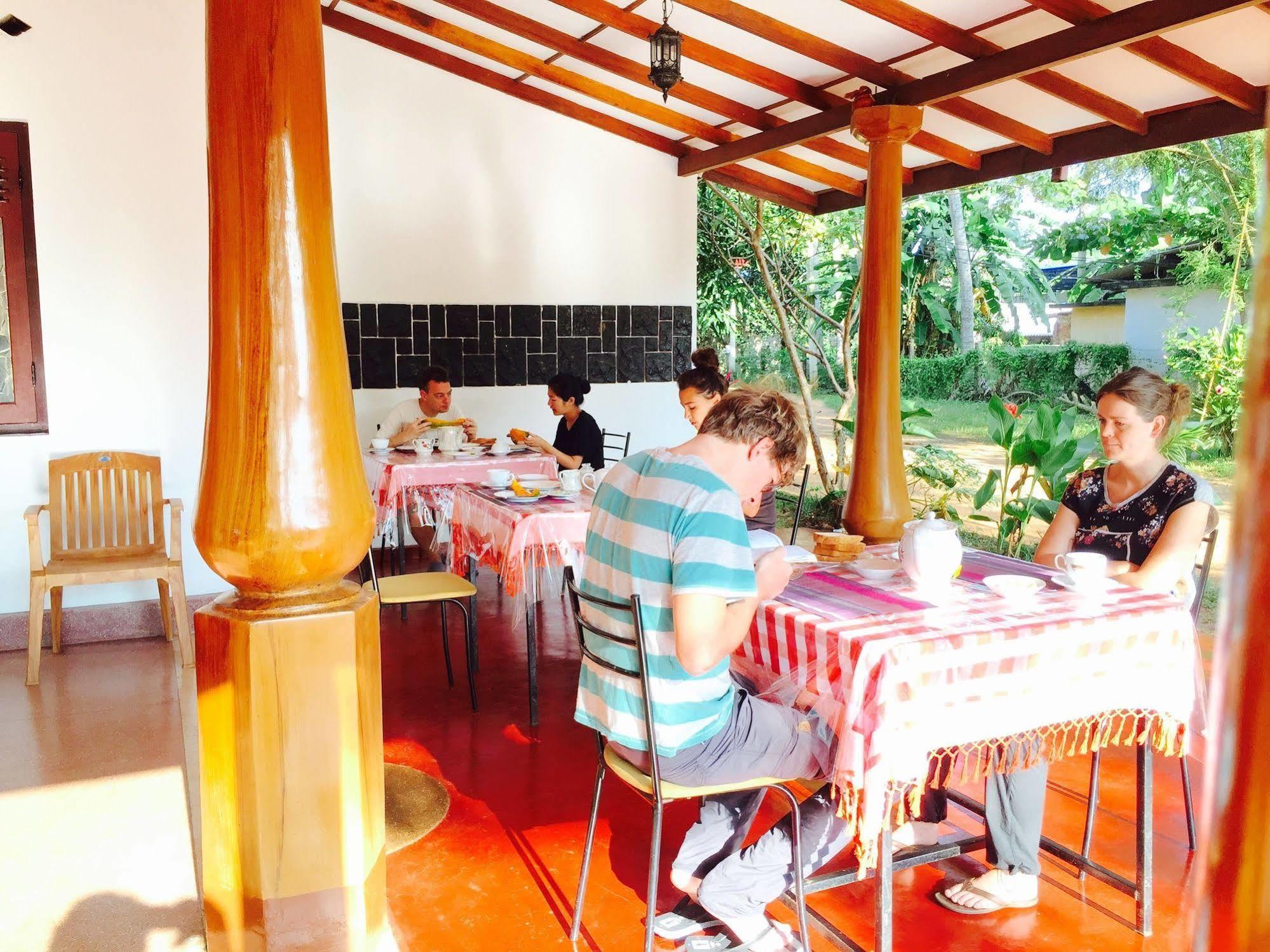 Saubagya Inn Anuradhapura Esterno foto