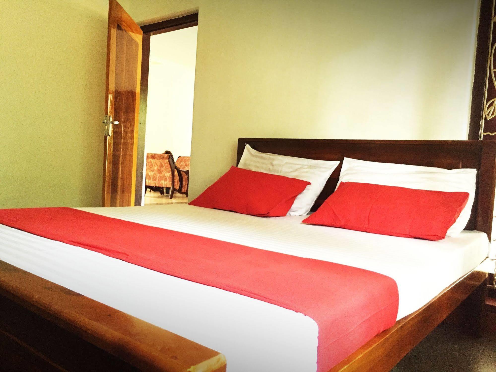 Saubagya Inn Anuradhapura Esterno foto
