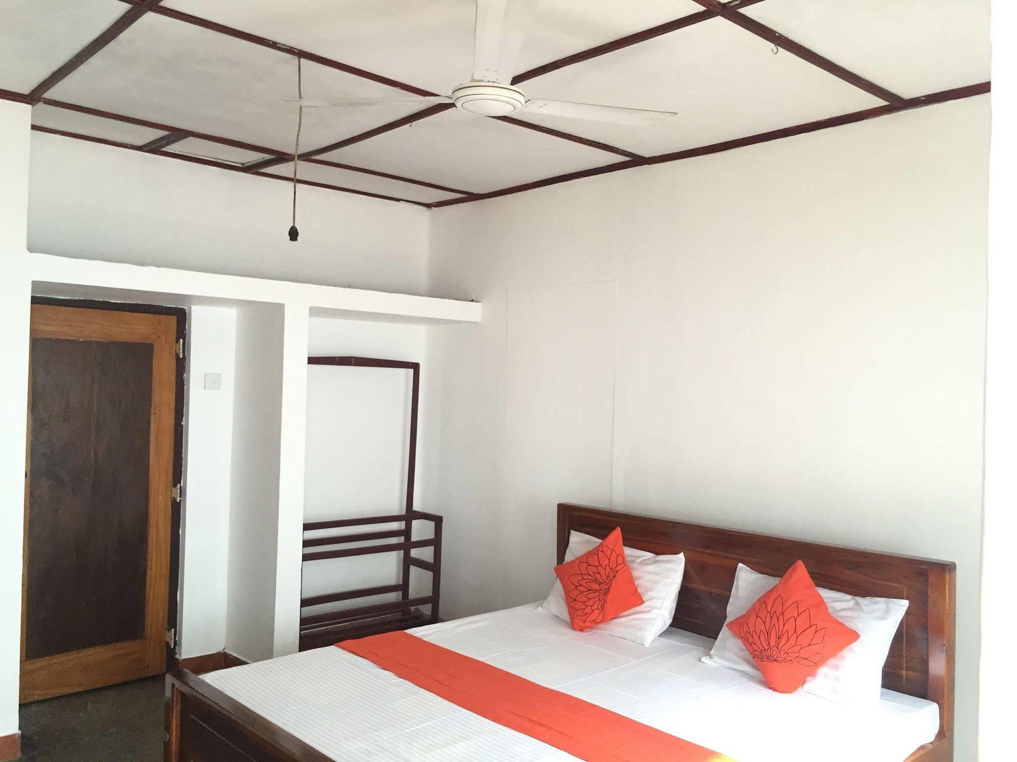 Saubagya Inn Anuradhapura Esterno foto