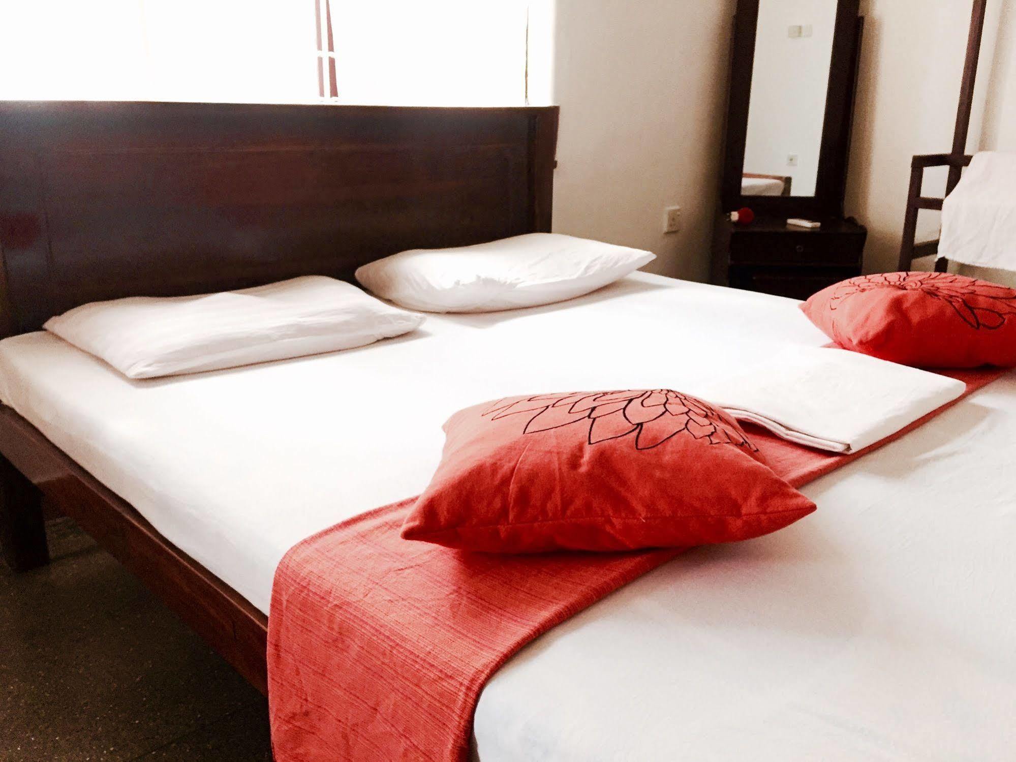 Saubagya Inn Anuradhapura Esterno foto